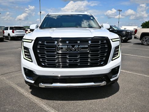 Used 2026 GMC Yukon Denali Ultimate AWD/4WD image 3
