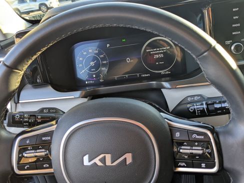 Certified 2023 Kia Sorento SX image 12