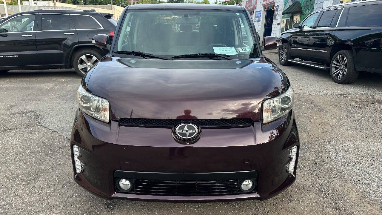 Used 2013 Scion xB FWD image 2