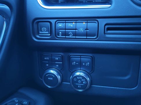 Used 2023 GMC Yukon AT4 image 24