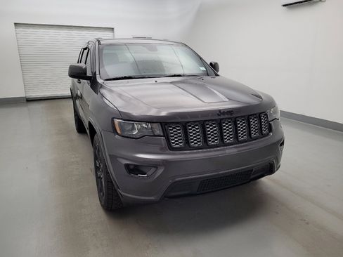Used 2018 Jeep Grand Cherokee Altitude RWD image 14