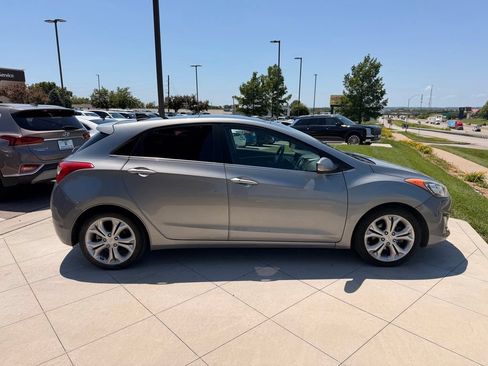 Used 2015 Hyundai Elantra GT w/ Option Group 03 FWD image 9