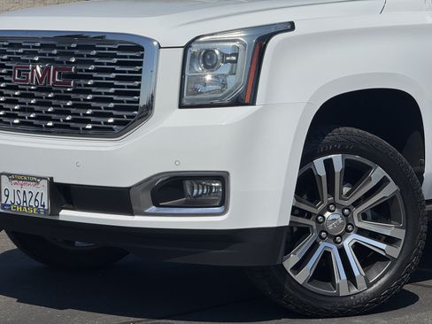 Used 2018 GMC Yukon Denali w/ Denali Ultimate Package AWD/4WD image 3