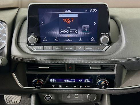 Used 2023 Nissan Rogue SV image 23