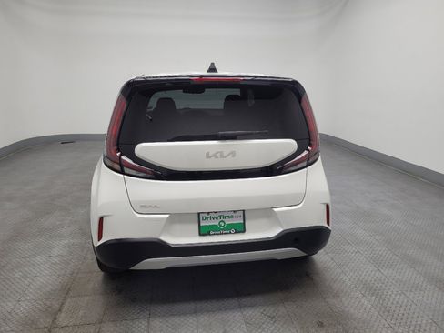 Used 2023 Kia Soul LX image 6