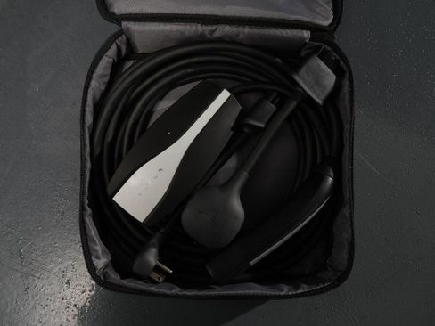 Used 2024 Tesla Model X Plaid image 63