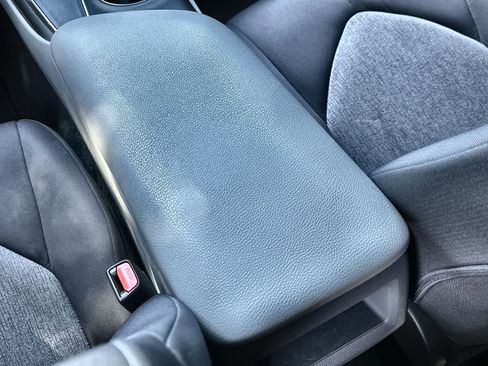 Used 2021 Toyota Camry LE image 23