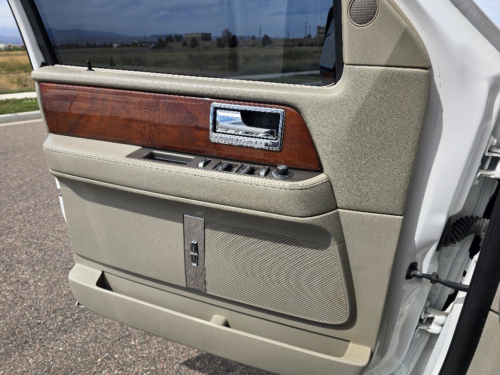 Used 2013 Lincoln Navigator 4WD w/ HD Trailer Tow Pkg image 18