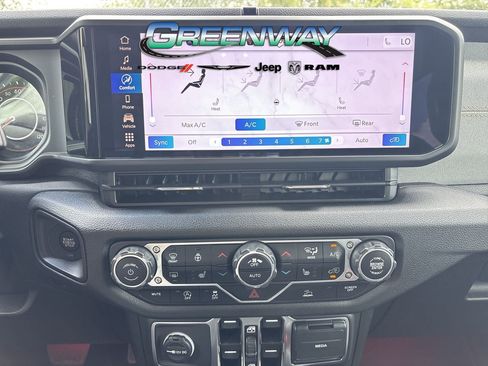 Used 2025 Jeep Wrangler Unlimited Sport AWD/4WD image 19