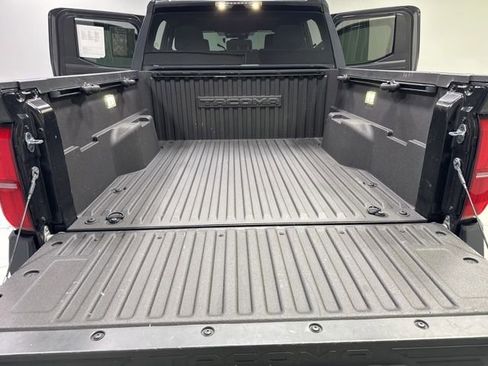 Used 2025 Toyota Tacoma SR5 AWD/4WD image 24