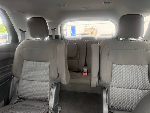 Used 2024 Ford Explorer XLT AWD/4WD image 27