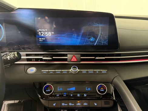 Used 2024 Hyundai Elantra Limited FWD image 25