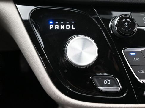 Used 2023 Chrysler Voyager LX image 14