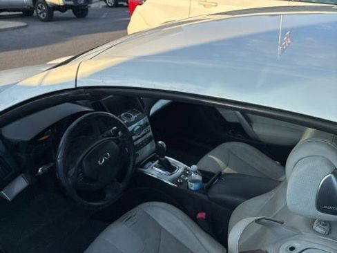 Used 2015 INFINITI Q60 Convertible w/ Premium Package image 11