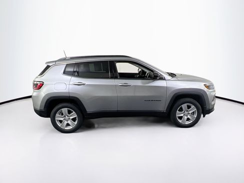 Used 2022 Jeep Compass Latitude w/ Convenience Group AWD/4WD image 4