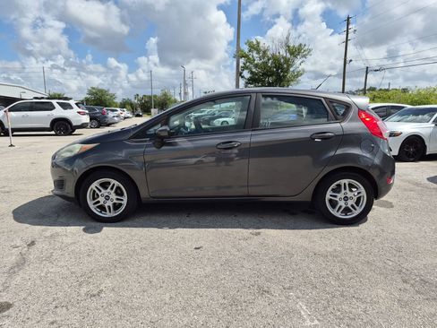 Used 2018 Ford Fiesta SE FWD image 3