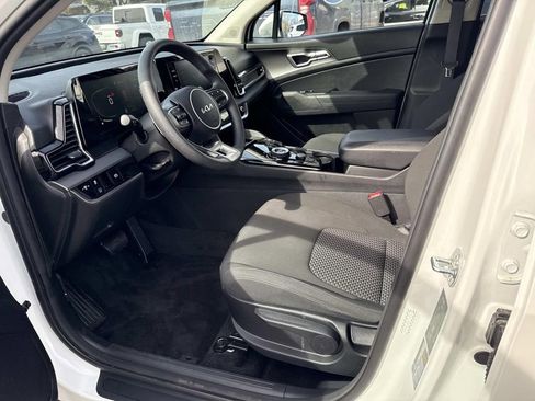 Used 2023 Kia Sportage LX image 18