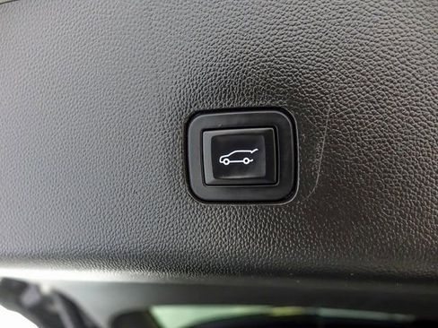 Used 2018 Chevrolet Traverse LT image 31