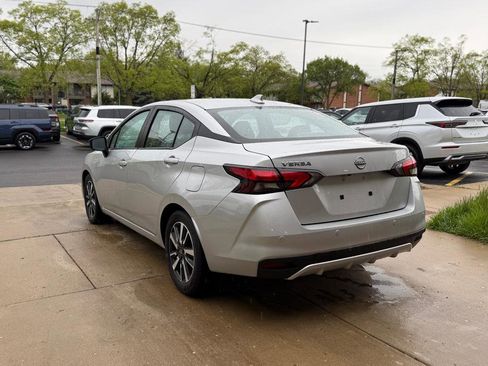 Used 2025 Nissan Versa SV FWD image 5