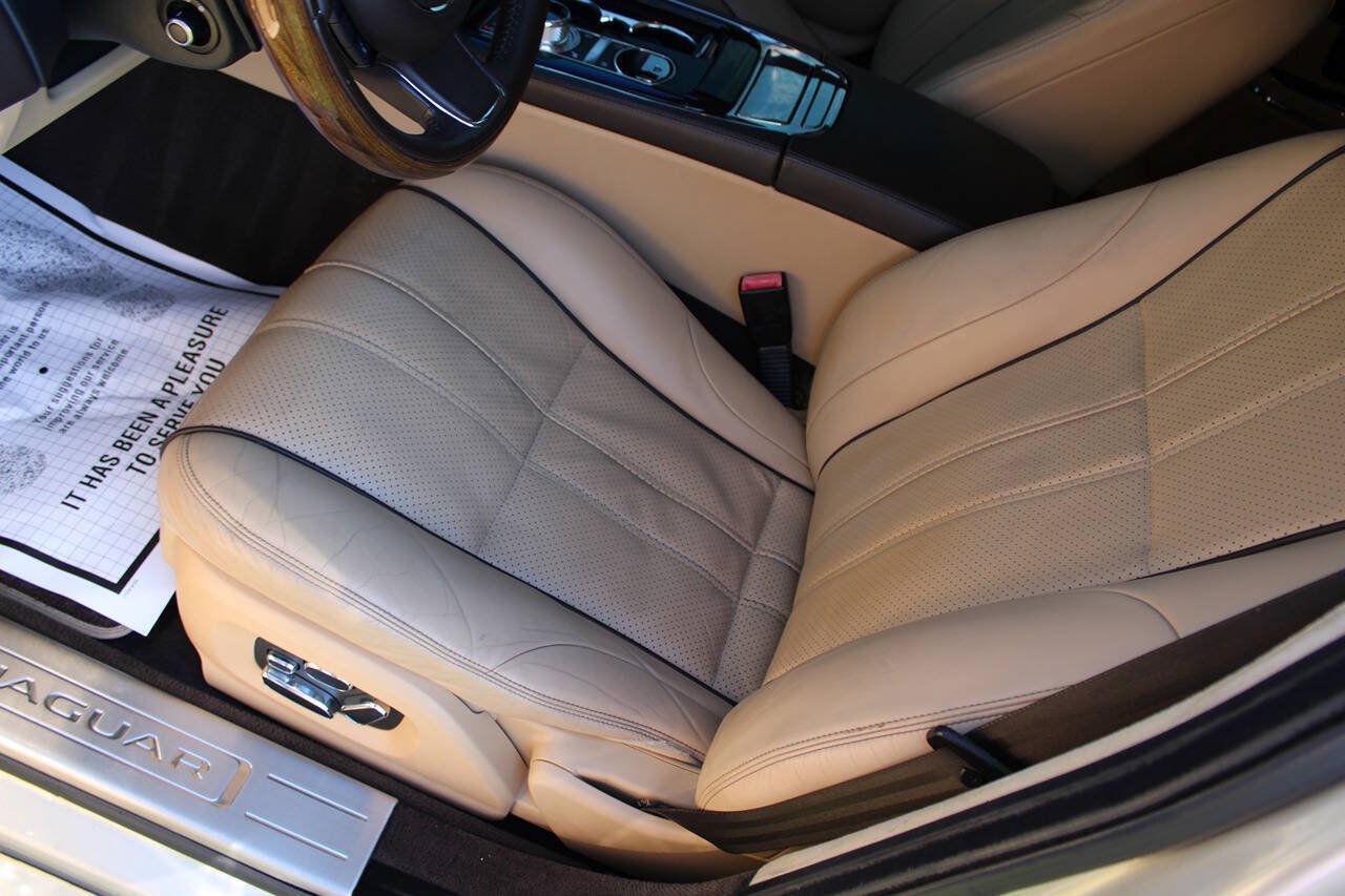 Used 2014 Jaguar XJ L Portfolio RWD image 17