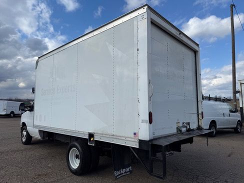 Used 2022 Ford E-350 and Econoline 350 Super Duty w/ Power Windows & Locks Group image 6