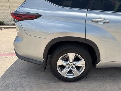 Used 2024 Toyota Highlander LE AWD/4WD image 6
