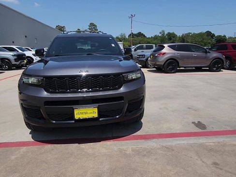 Used 2022 Jeep Grand Cherokee L Laredo RWD image 3