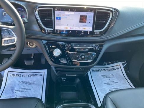 New 2026 Chrysler Pacifica Select image 40