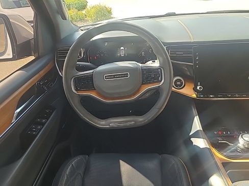Used 2022 Jeep Grand Wagoneer Series III w/ Rear Seat Video Group 1 AWD/4WD image 15