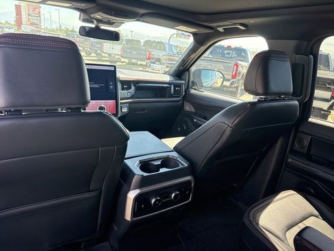 Used 2024 Ford Expedition Limited image 12