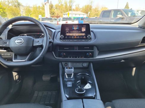 Used 2025 Nissan Rogue SV AWD/4WD image 15