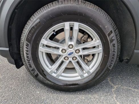 Used 2022 Ford Explorer XLT w/ Equipment Group 202A image 10