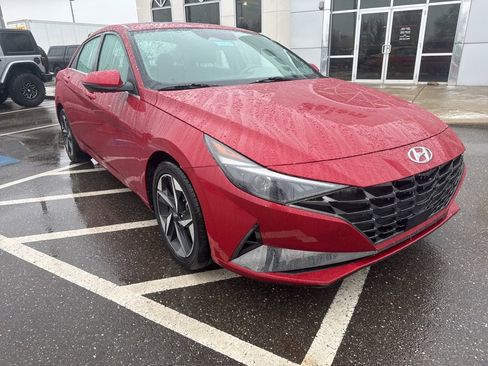 Used 2022 Hyundai Elantra SEL w/ Convenience + Premium Package image 3