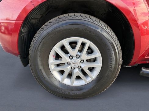 Used 2015 Nissan Frontier SV image 9