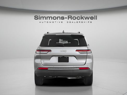 Used 2024 Jeep Grand Cherokee L Laredo w/ Luxury Tech Group I AWD/4WD image 8