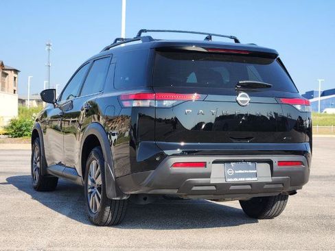 Certified 2025 Nissan Pathfinder SV w/ Black Appearance Package AWD/4WD image 4