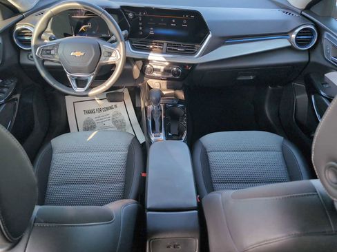 Used 2025 Chevrolet Trax LT w/ LT Convenience Package image 19