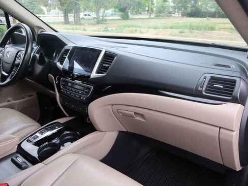 Used 2016 Honda Pilot Touring image 17
