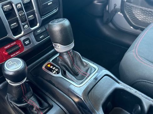 Used 2019 Jeep Wrangler Unlimited Rubicon AWD/4WD image 30