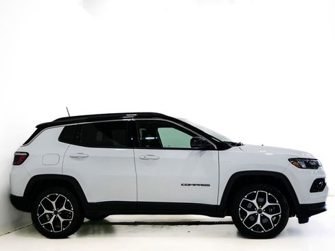 Used 2025 Jeep Compass Limited AWD/4WD image 4
