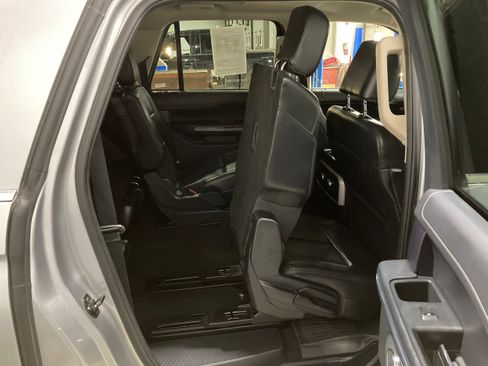 Used 2024 Ford Expedition Max XLT image 10