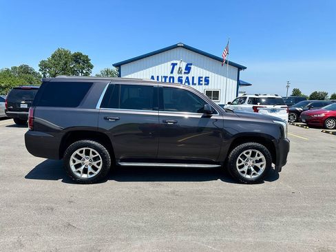 Used 2017 GMC Yukon SLT AWD/4WD image 2