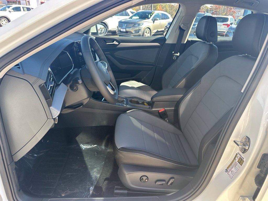 New 2027 Volkswagen Jetta SE FWD image 10