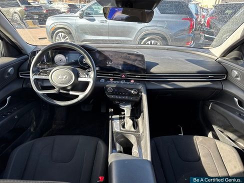 Certified 2025 Hyundai Elantra SEL image 10