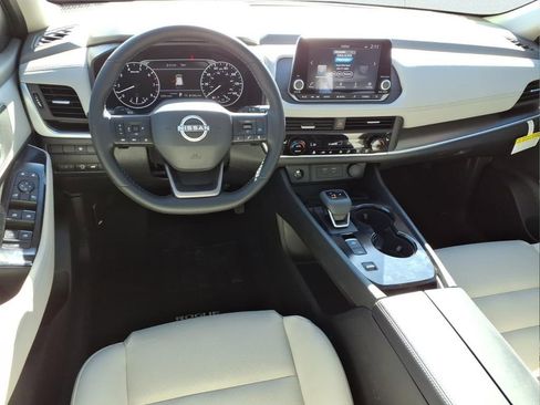 Used 2026 Nissan Rogue SV w/ SV Premium Package image 13