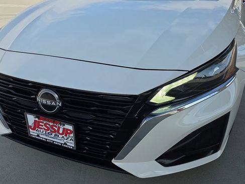 Used 2023 Nissan Altima 2.5 SV w/ SV Premium Package image 32