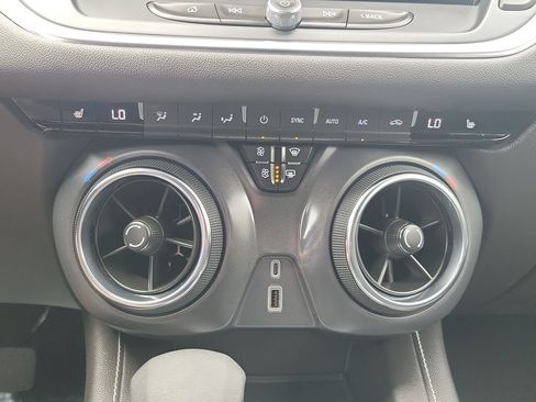 Used 2025 Chevrolet Blazer LT FWD image 32