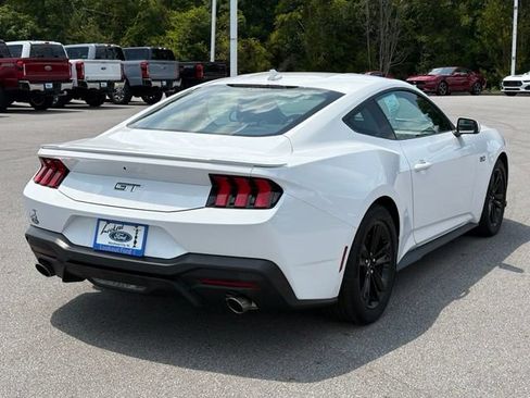 Used 2025 Ford Mustang GT RWD image 5