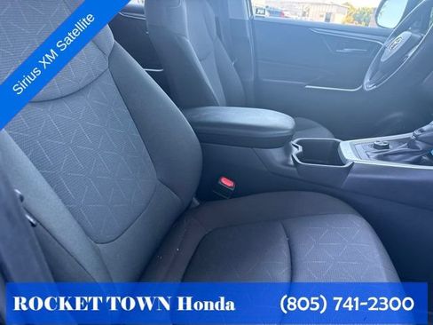 Used 2025 Toyota RAV4 XLE AWD/4WD image 18