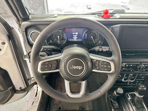 Used 2024 Jeep Wrangler High Altitude AWD/4WD image 15